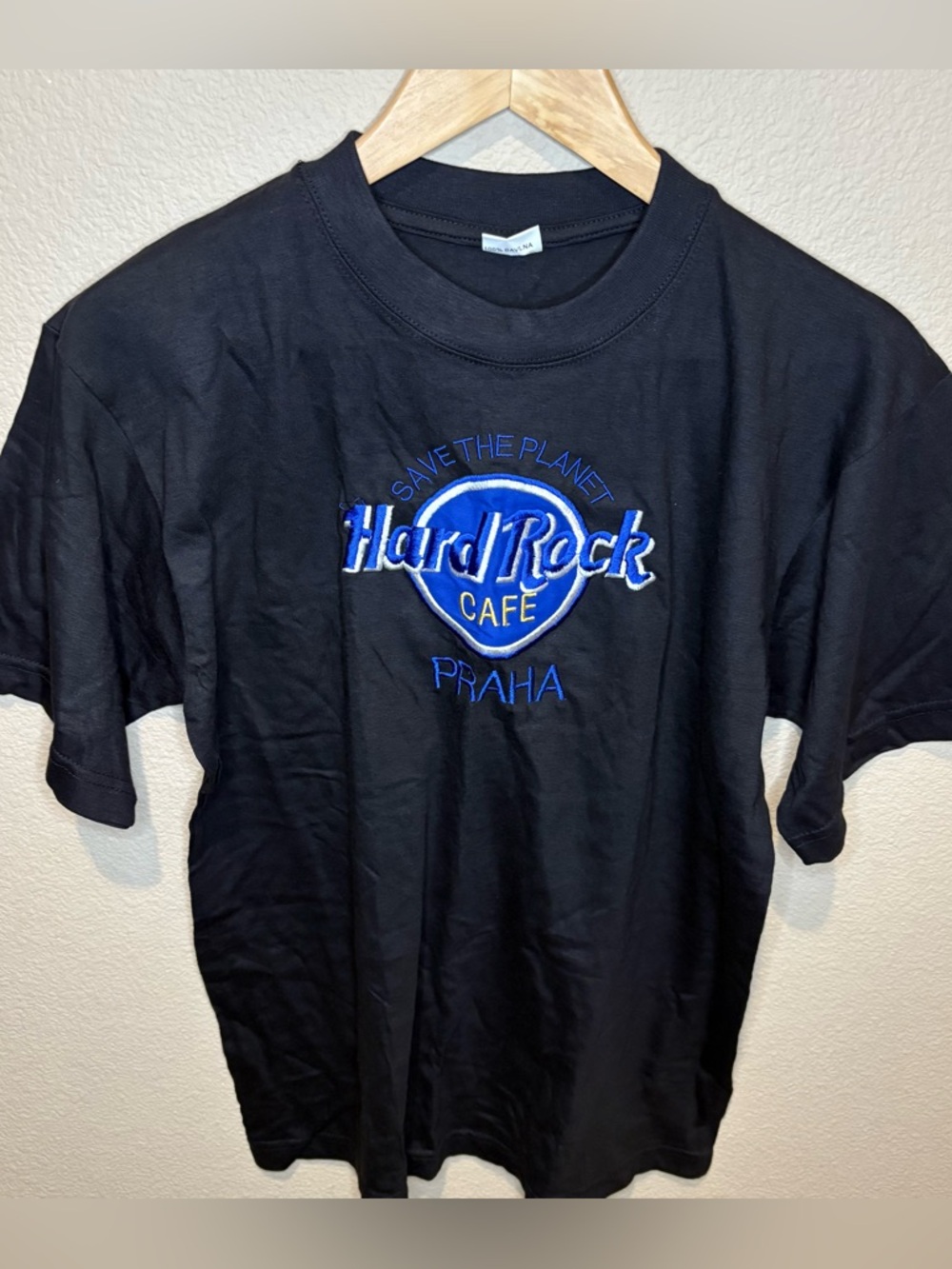 Hard Rock Cafe Praha Black Graphic Logo Men's T-Shirt Short Sleeve